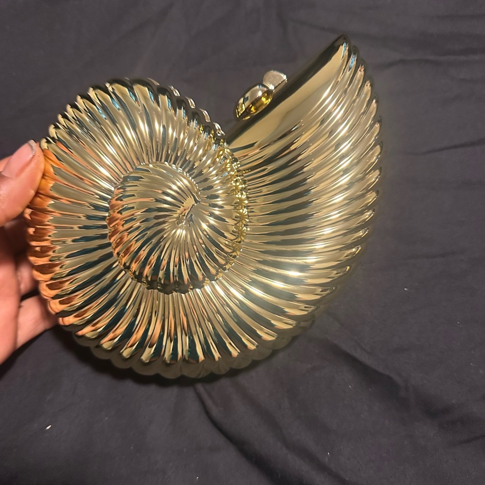 BRAND NEW Gold shell conch purse